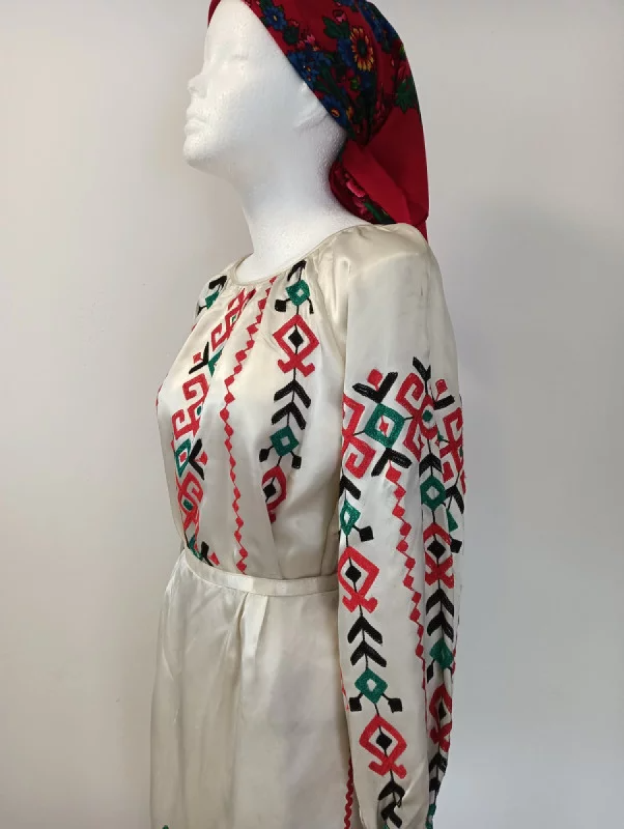 bluzka-stylizowana-satynowa-ukrainska.3_l